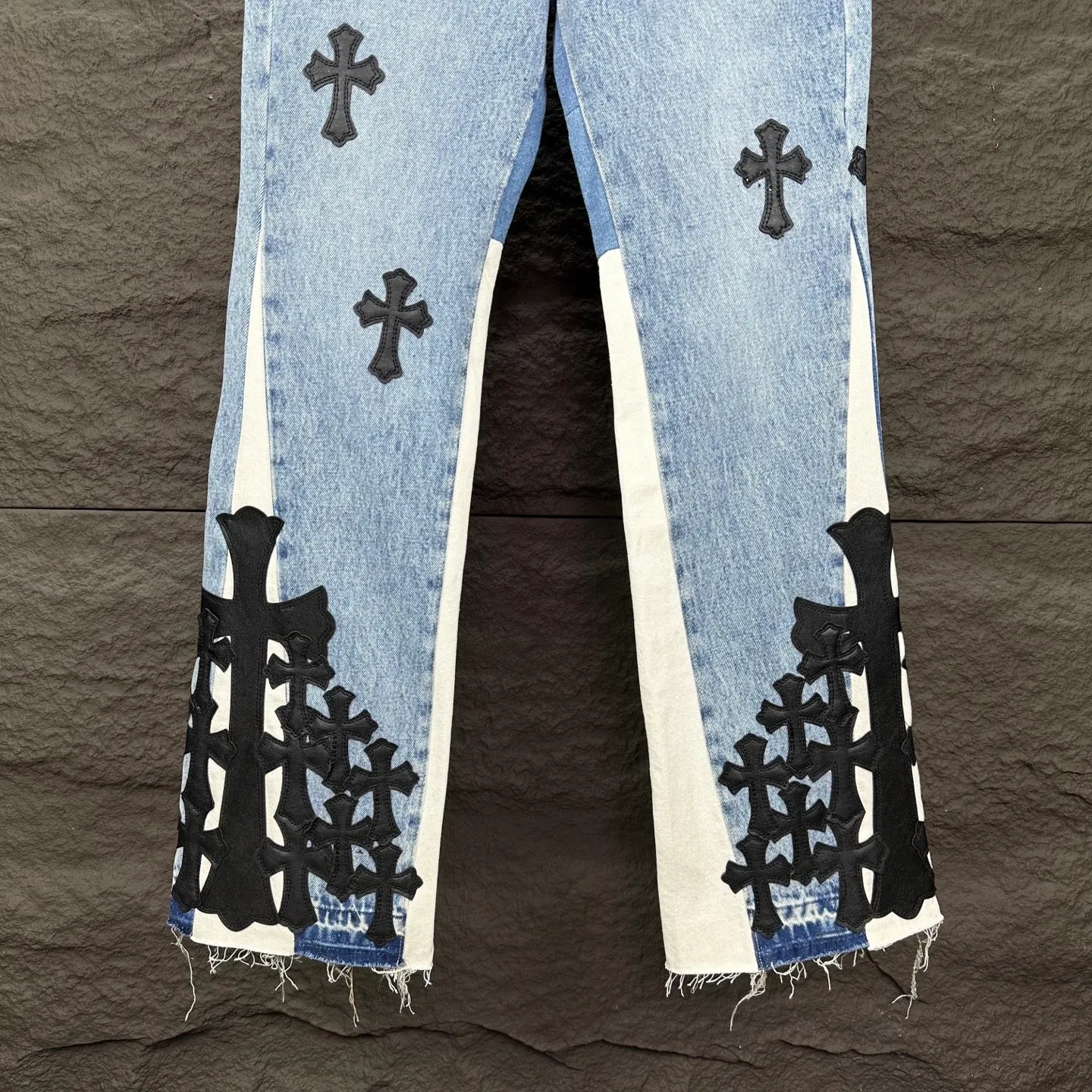 P290 GALLERY DEPT. & Croixin co-branded 2025 new limited-edition black large cross leather couple's bootcut jeans 🔥High version🔥High version🔥 Top ceiling quality Styles with different washed textures are very friendly to people with thin legs and thick legs. The bootcut version is very flattering to the leg shape. Moderate length that never goes out of style, easy and casual to match, basic styling for various styles, a must-have in the wardrobe! The fabric is stiff but also makes the upper body soft without losing texture. The washing process is even more perfect. It is a must-have item for everyone! ! ! Washed wheat, hang tag, pants label, three complete labels, color: blue, size: 28, 30, 32, 34, 36 (five sizes)